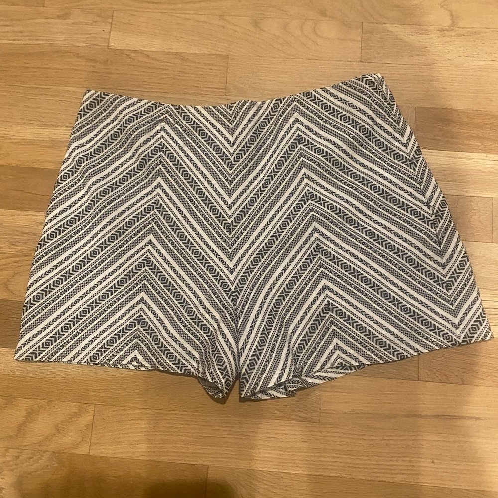 Gianni Bini woven cotton geometric shorts  sz Large